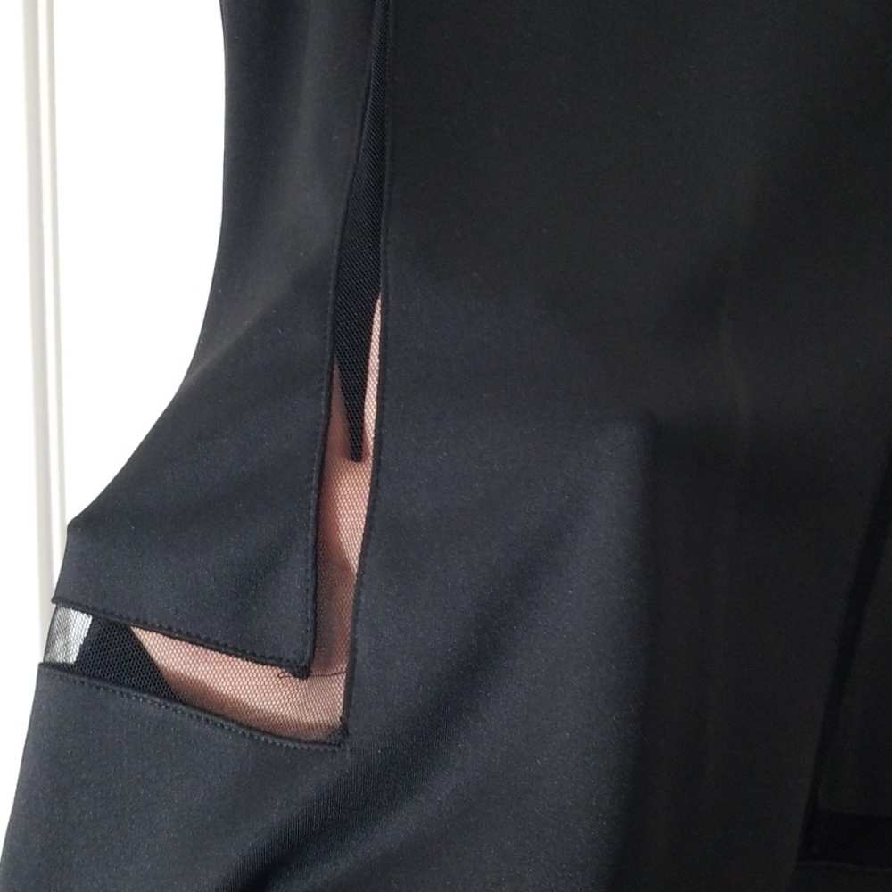 LBD - Picture 2 of 8